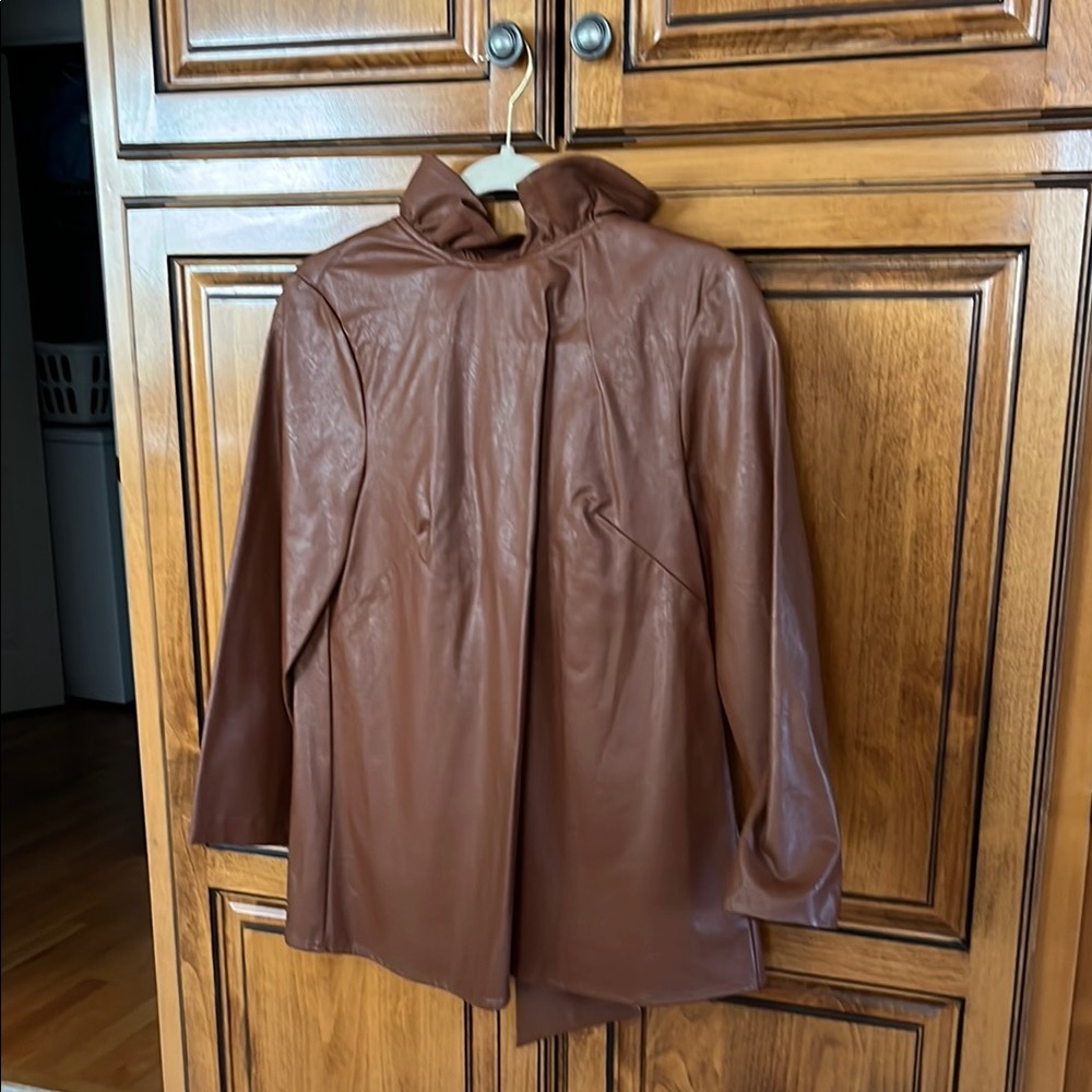 Tuckernuck Rich Brown Leather/like top!